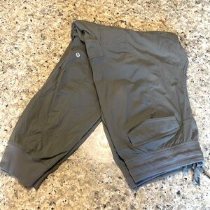 Lululemon size MEDIUM relaxed fit cargo dance studio mid-rise jogger ArmyGreen